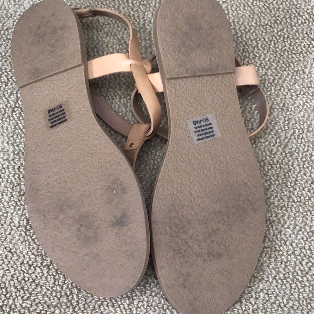 Sz 8 GB Gianni Bini thong sandals - Picture 2 of 2